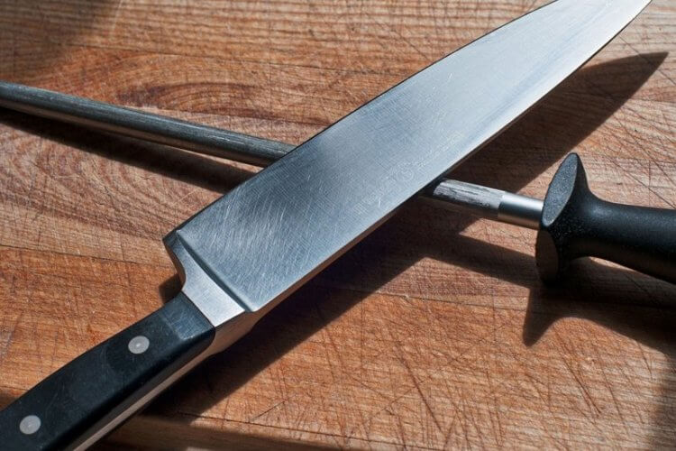 How to Properly Sharpen Kitchen Knives Using a Sharpening Steel – Chefs'  Toys